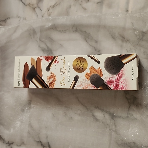 NIB Eyeshadow, Setting Spray and Brush Set - Picture 10 of 16